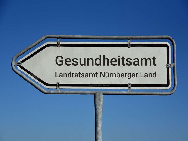 Schild: Landratsamt Nürnberger Land Gesundheitsamt (Abteilung 6)